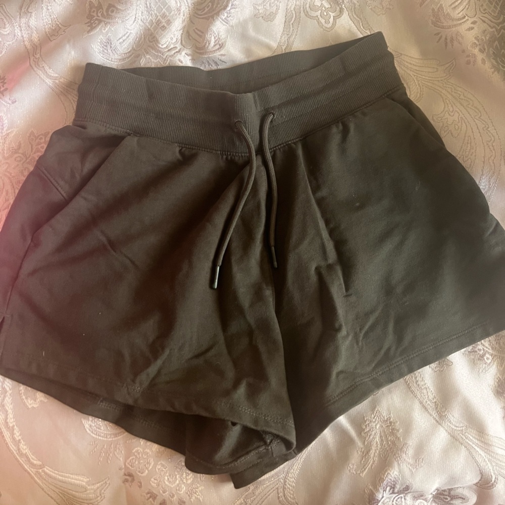 Athletic women shorts